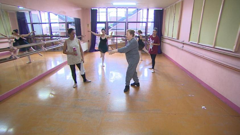 [VIDEO] La maestra de 91 años que sigue enseñando ballet en su academia "Alicia Targarona"