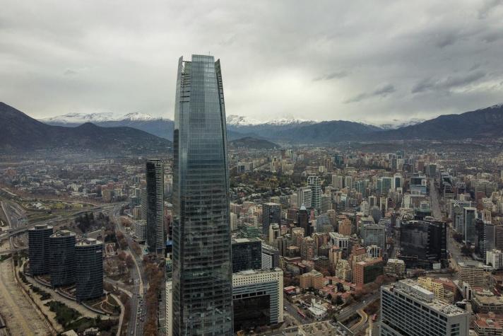Chile es el único país de la región cuya economía se contraerá este año, según el FMI