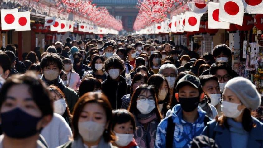 Por qué Japón tiene su mayor cantidad de muertes por covid tras 2 años con la pandemia bajo control