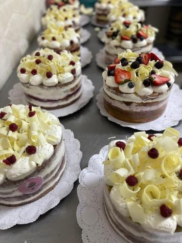 Cakes Klau: La emprendedora en Batuco que "enamora" con su panadería y pastelería