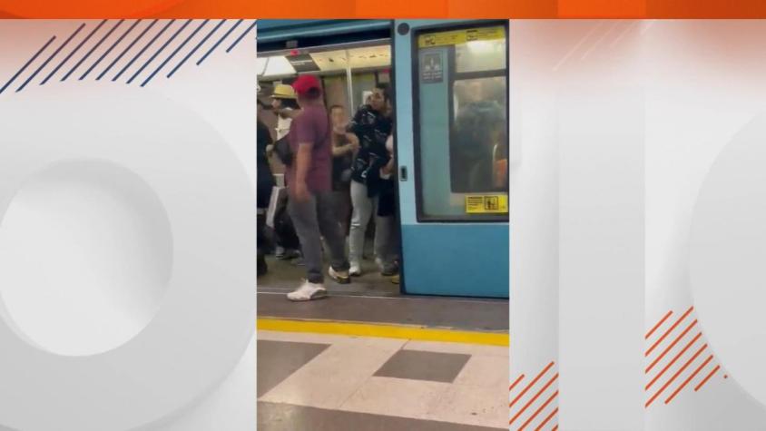 [VIDEO] Hombre amenaza con arma a usuarios de Metro