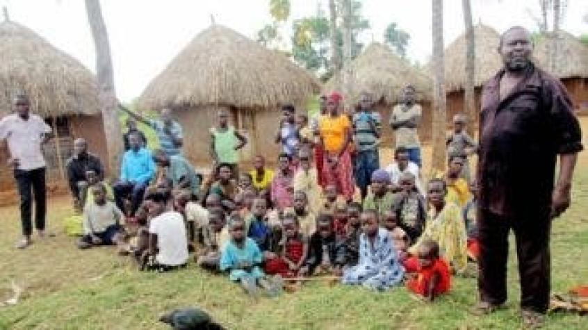 Con 102 hijos, un padre de Uganda afirma que ya es suficiente
