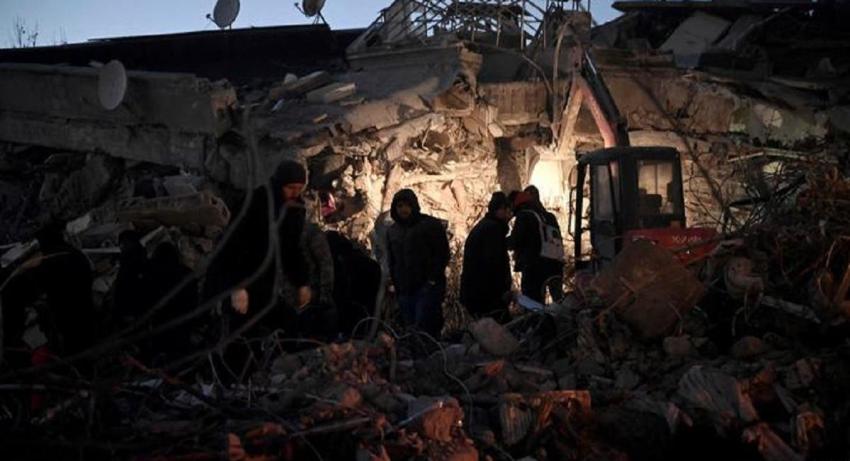 Más rescates en Turquía y Siria tras sismo que deja 15.000 muertos
