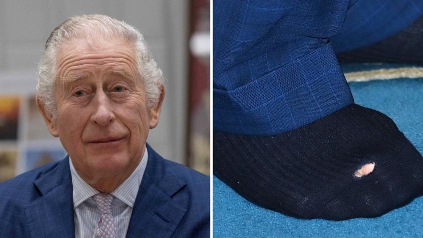 ¿Serán los "regalones"?: Captan al Rey Carlos III vistiendo un calcetín roto