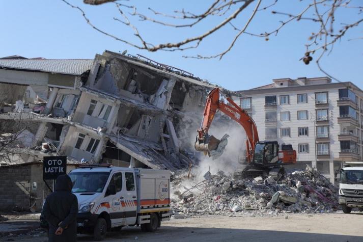 Suben a 25 mil los muertos por terremotos en Turquía y Siria