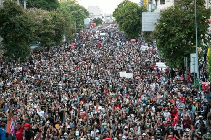 Miles de profesores protestan en Portugal por mejores salariales