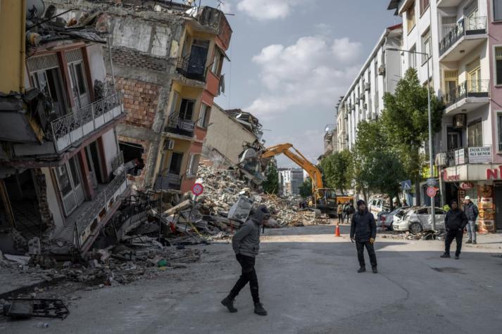 La ardua tarea de identificar a los muertos del terremoto en Turquía