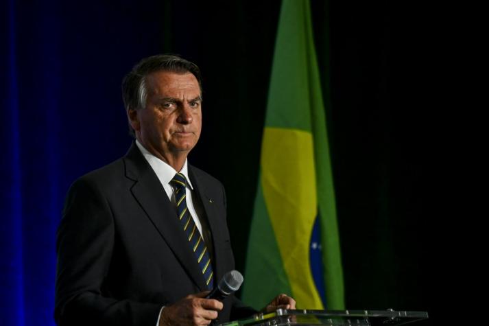 Bolsonaro dice que quiere regresar a Brasil "en las próximas semanas"