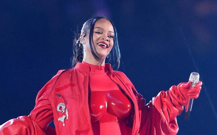 Rihanna confirmó segundo embarazo en pleno show del Super Bowl: hizo especial gesto