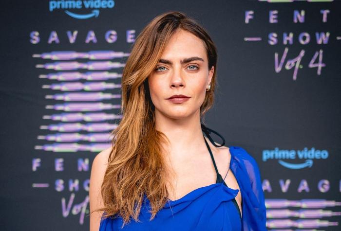 La 'polémica' camiseta de Cara Delevingne que se hizo viral en el show de Rihanna en el Super Bowl