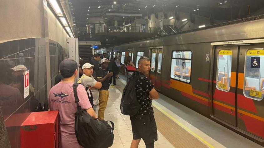 Entre Grecia y Las Torres: Metro de Santiago confirma "problema técnico" en Línea 4
