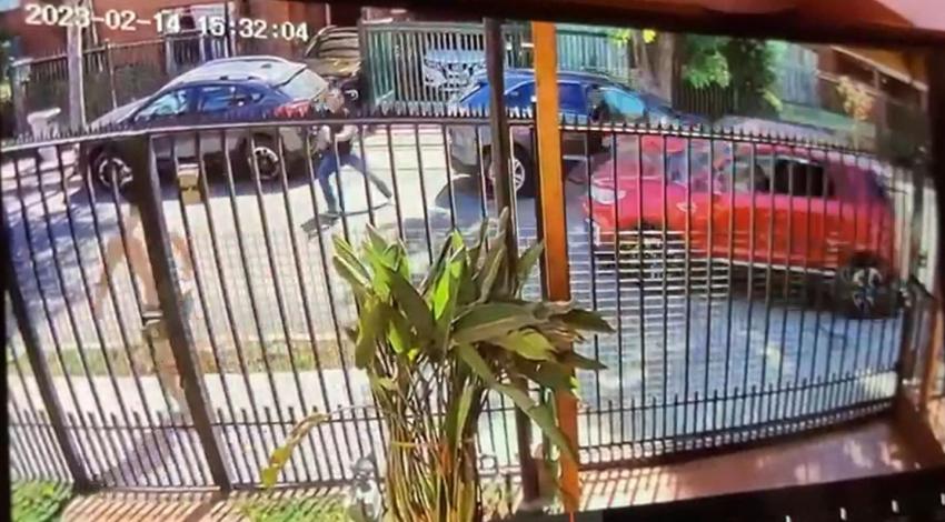 Carabinero se enfrentó a disparos a delincuentes en Maipú y frustró el robo de un vehículo