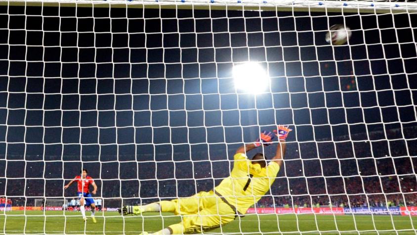 Adiós Matías Fernández: Por qué su tiro en final de Copa América es considerado el "penal perfecto"