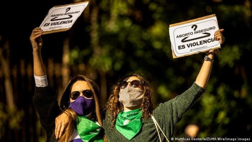 España: aborto en centros públicos y libre desde los 16 años