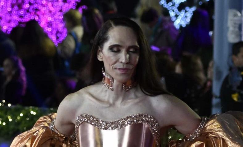 Di Mondo reapareció en la Gala de Viña con traje hecho de cobre: envió potente mensaje