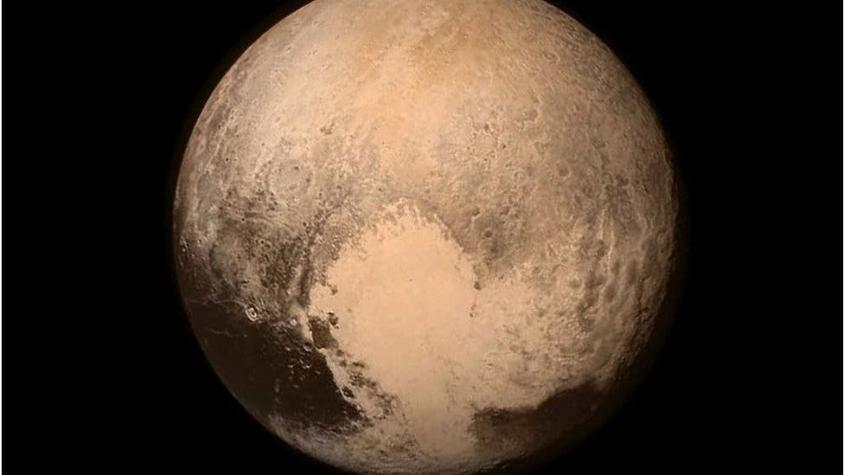 "Fue una decisión abominable": por qué quitarle a Plutón el estatus de planeta sigue causando debate