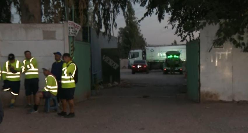 Roban vehículos de empresa de aseo en La Pintana
