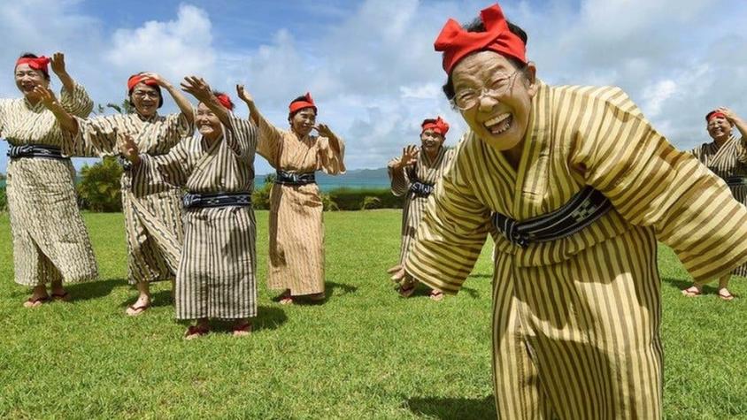 Los 10 países donde la gente vive más años y qué podemos aprender de las "zonas azules"