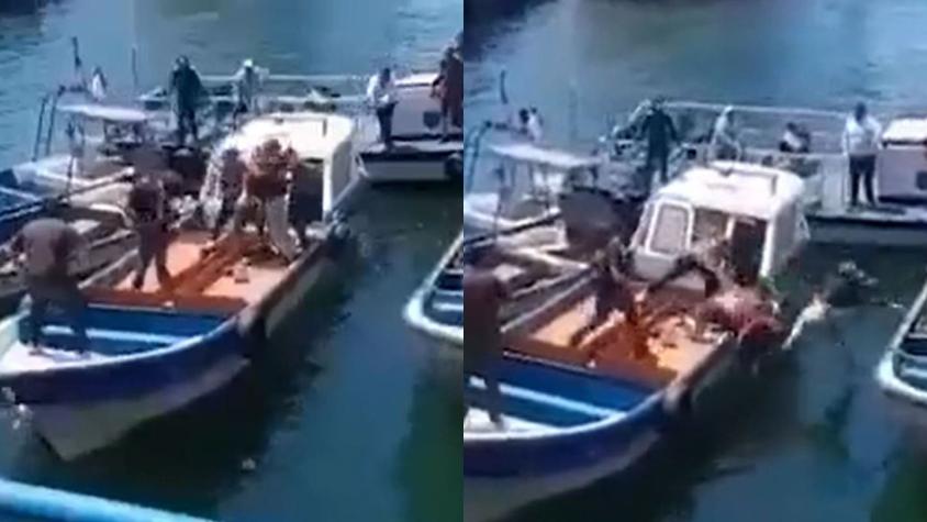 [VIDEO] Captan riña de lancheros en muelle de Valparaíso: Personas terminaron cayendo al mar