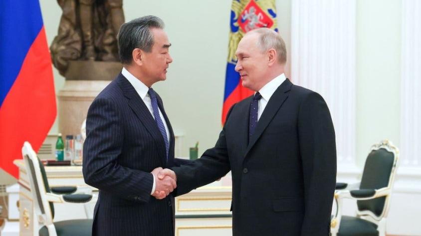 China promete fortalecer lazos estratégicos con Rusia antes del aniversario de la guerra de Ucrania