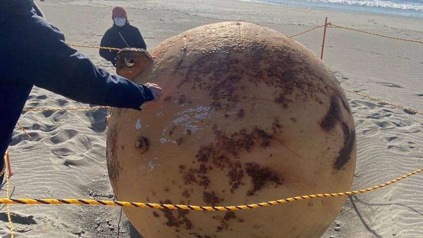 Japón: la misteriosa bola gigante hallada en una playa al suroeste de Tokio