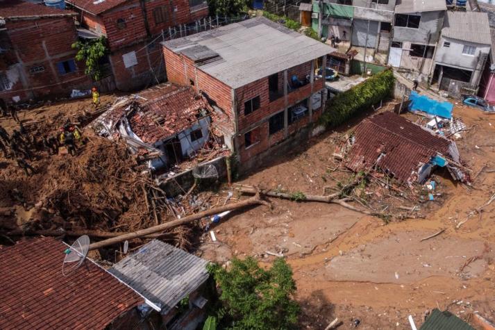 Muertos por fuertes lluvias en el sureste de Brasil se elevan a 65