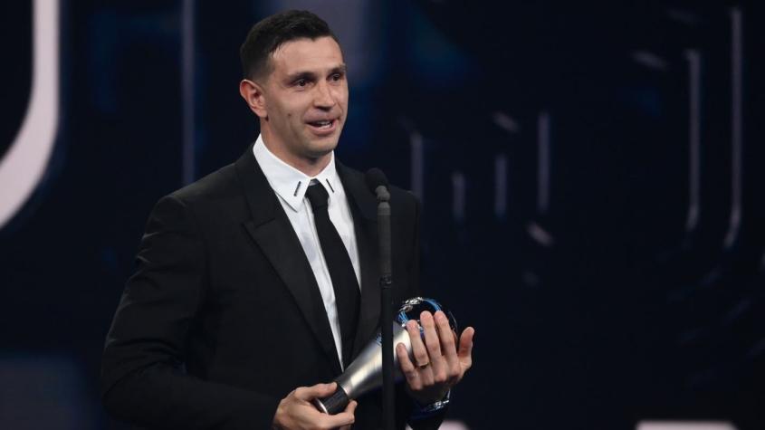 "Inconcebible": Las reacciones tras el premio "The Best" del "Dibu" Martínez como mejor arquero "Inconcebible": Las reacciones tras el premio "The Best" del "Dibu" Martínez como mejor arquero