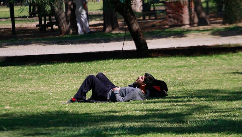 Un 28% declara que nunca duerme bien: 8 de cada 10 chilenos insatisfecho con su descanso en 2022
