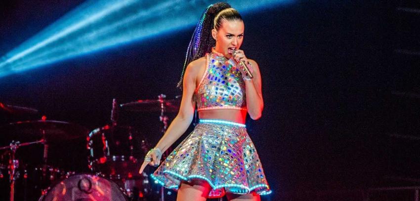 Katy Perry se quiebra en vivo al ver presentación de sobreviviente a tiroteo en EEUU