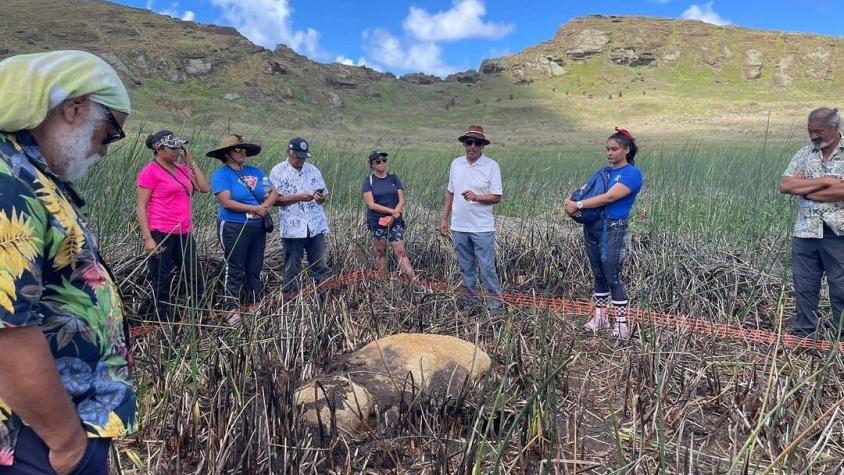 Encuentran moai sepultado en fondo de lago que se secó en Rapa Nui