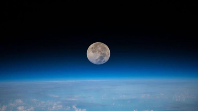 Como si fuera un escudo: científicos proponen esparcir polvo lunar en el espacio para combatir el calentamiento global
