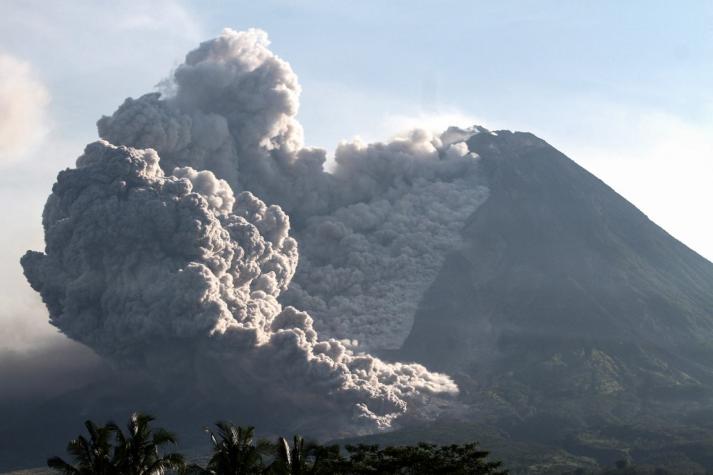 [VIDEO] Los impresionantes registros de la erupción del volcán Merapi en Indonesia