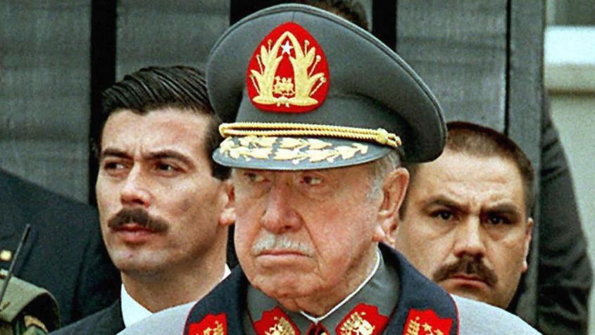 Concejo Municipal de Puerto Montt revocó título de "hijo ilustre" a Pinochet