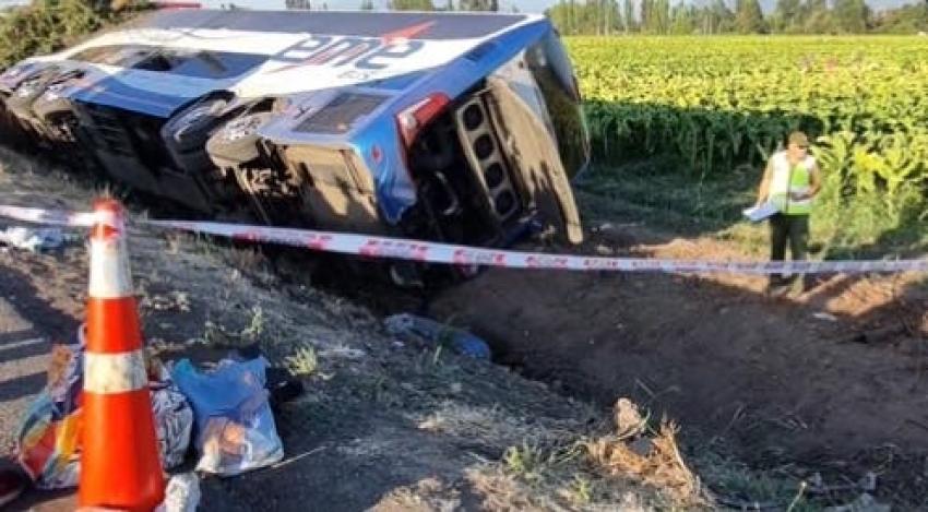 Prisión preventiva para conductor de bus que se volcó en Chimbarongo: Dio positivo a narcotest