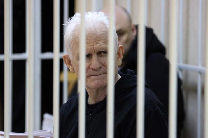 Bielorrusia condenó a Bialiatski, premio Nobel de la Paz, a 10 años de cárcel