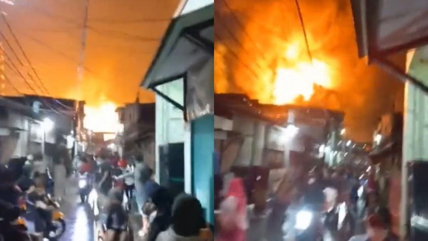 [VIDEO] Rayo hizo explotar un tubo de combustible en Indonesia: Hay 17 muertos y 49 heridos