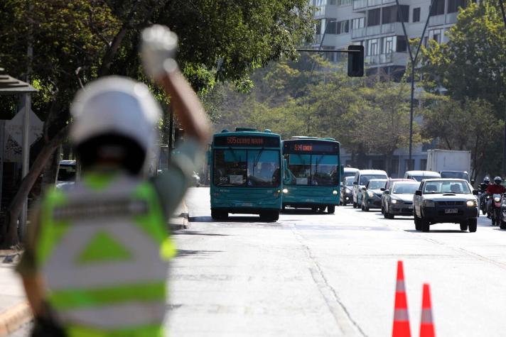 Persecución de auto robado terminó con choque múltiple y cuatro heridos en Santiago
