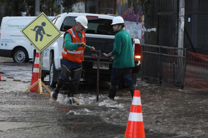 Rotura de matriz en Recoleta: se rompió el cemento y piden no transitar por ahí