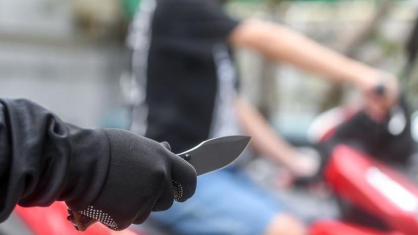 "¿Qué estás haciendo?": Un padre intentó asaltar con un cuchillo a su propio hijo