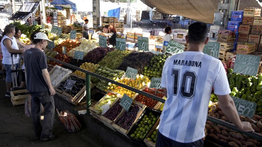 Inflación en Argentina alcanza 102,5% en 12 meses a febrero