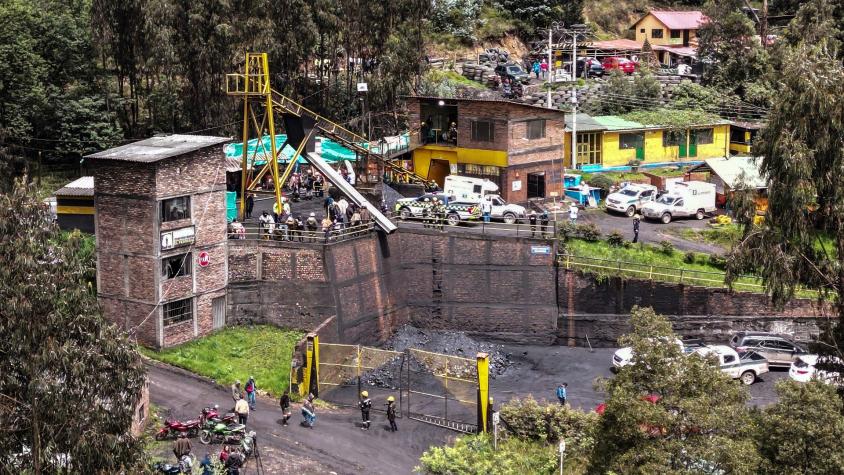 Hallan muertos a 10 mineros por explosión en Colombia y víctimas suben a 21
