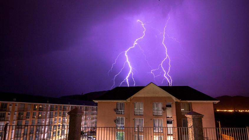 Emiten aviso meteorológico por probables tormentas eléctricas en tres regiones del país