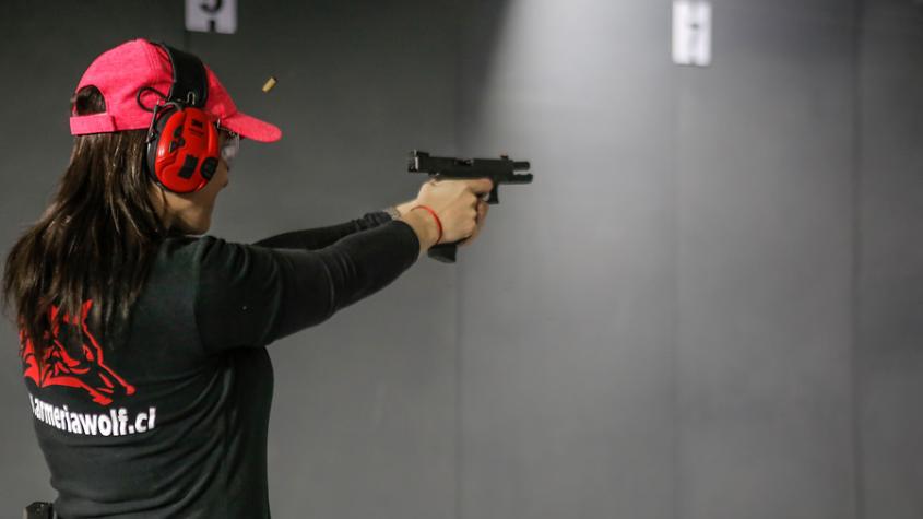 Diputado Republicano organizó curso de tiro gratis para mujeres ad portas del 8M: prepara nueva versión