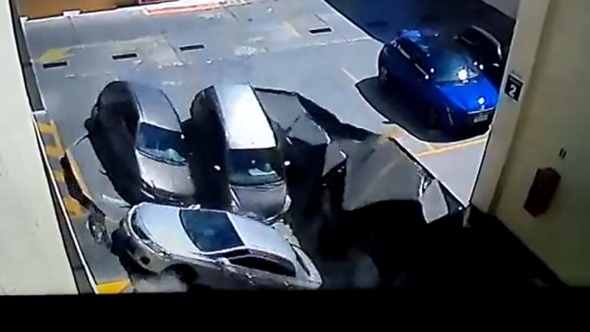 [VIDEO] Colapsó estacionamiento de mall en Brasil y autos cayeron sobre patio de comidas