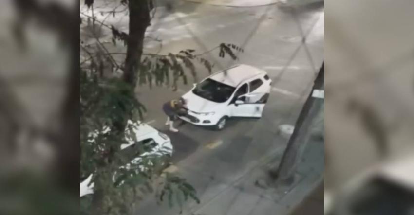 Hombre desconectó batería de su auto para evitar robo en Santiago