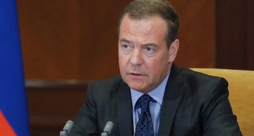 Medvedev amenaza a Tribunal de La Haya con misil hipersónico