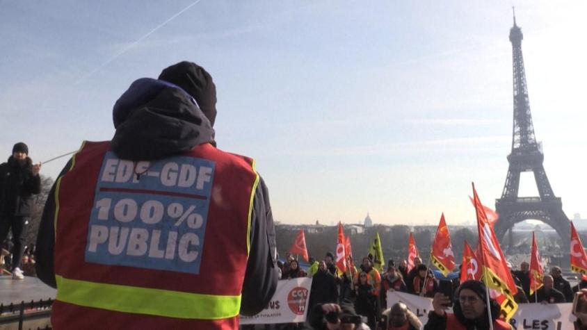 [VIDEO] Polémica reforma de pensiones de Macron llega a la recta final