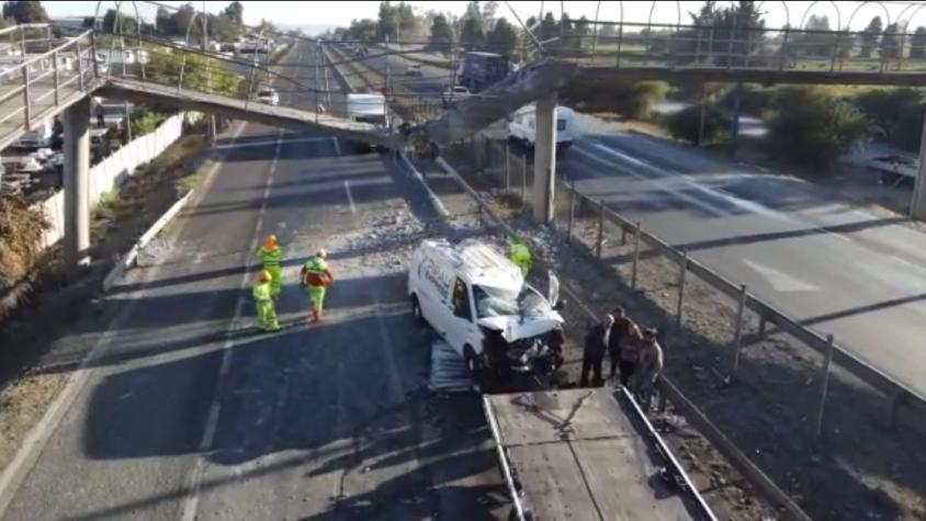 Video muestra daño total en pasarela tras impacto de camión tolva en Ruta 5 Sur