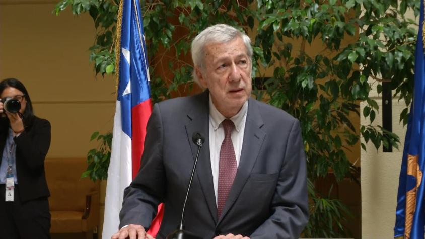 Ministro Van Klaveren se reunirá con cancilleres de Bolivia y Venezuela por crisis migratoria 
