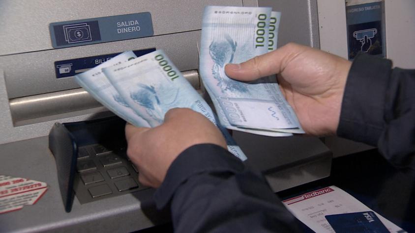 [VIDEO] ¿Paga en efectivo? Sube uso de tarjetas y transferencias
